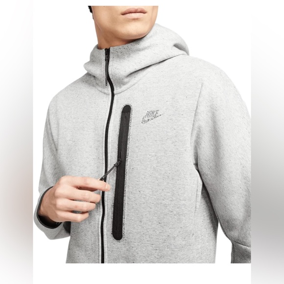 Like New Nike Sportswear Tech Fleece Hoodie Grey Black DR9150 032 - Picture 7 of 9